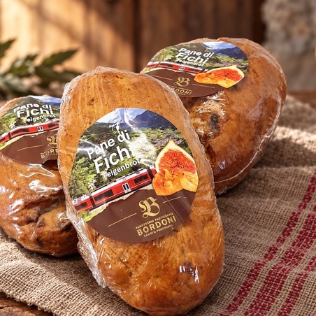 Pane di Fichi della Val Poschiavo, specialità artigianale svizzera