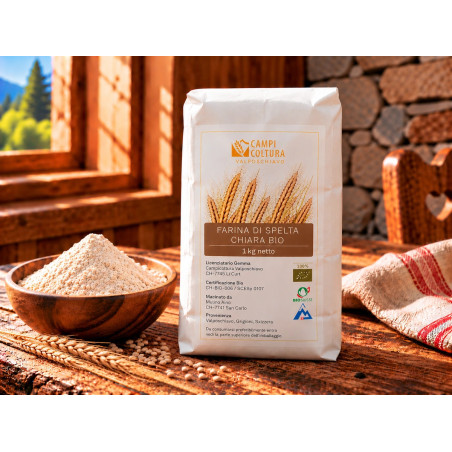 Helles Bio-Dinkelmehl aus dem Puschlav von Campicoltura Valposchiavo, 1 kg-Packung.